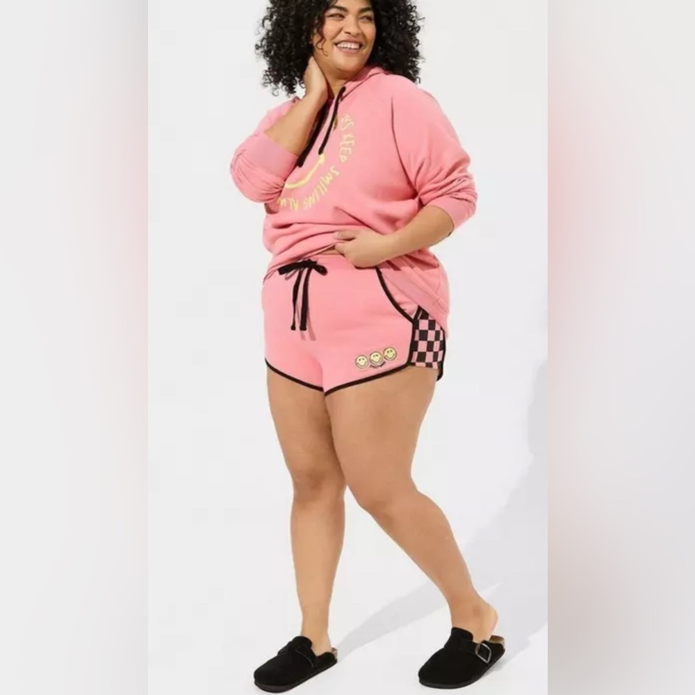 Torrid Vinyl Icons Pink Smiley Cozy Fleece Drawstring Shorts Size 1X (14/16)